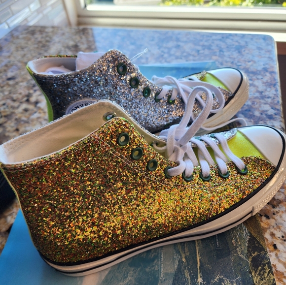 Converse Other - Converse Tennis Shoes UNISEX